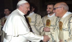 Papa Francesco con alcuni diaconi