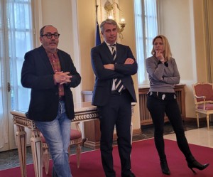 L'assessore Enzo Laforgia, il sindaco Davide Galimberti, la presidente Commissione Cultura Manuela Lozza